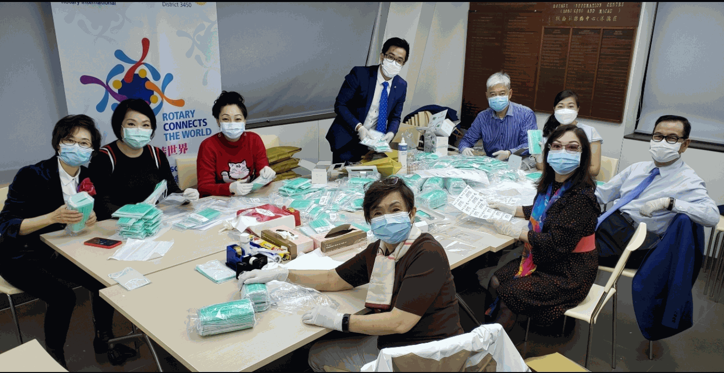 Giving Masks! Rotary’s Task!